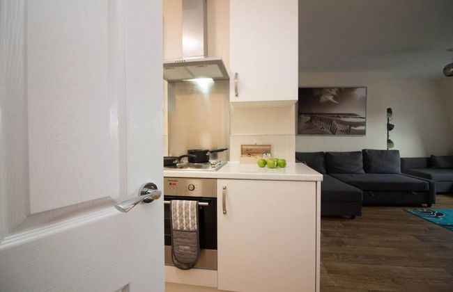 Stayzo Castle Penthouse 18- A Clean Fresh Modern Apartment With Free Wi-fi - Foto 10
