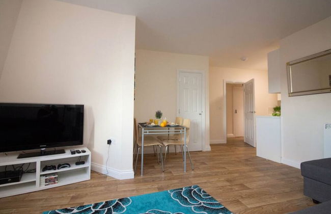 Stayzo Castle Penthouse 18- A Clean Fresh Modern Apartment With Free Wi-fi - Foto 14