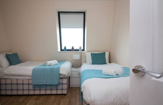 Stayzo Castle Penthouse 18- A Clean Fresh Modern Apartment With Free Wi-fi - Foto 15
