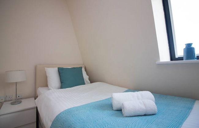 Stayzo Castle Penthouse 18- A Clean Fresh Modern Apartment With Free Wi-fi - Foto 21