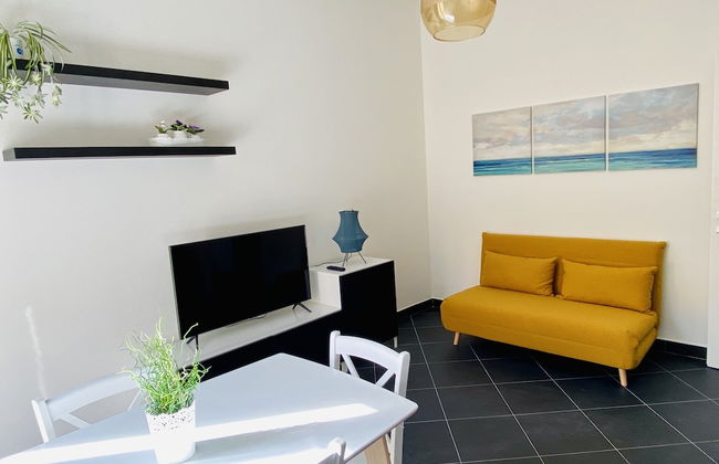 Cosy Flat with Sea View Balcony - Photo 6