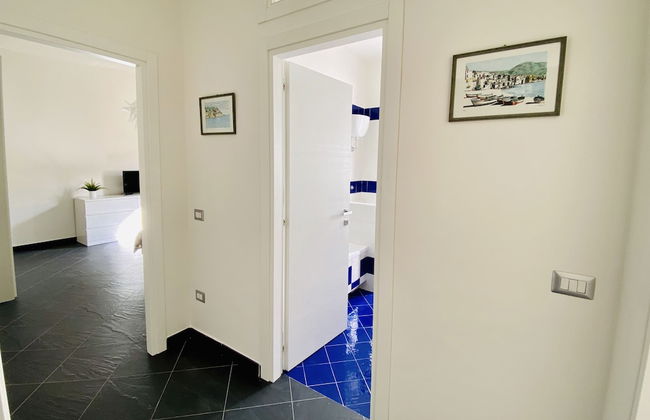 Cosy Flat with Sea View Balcony - Photo 10