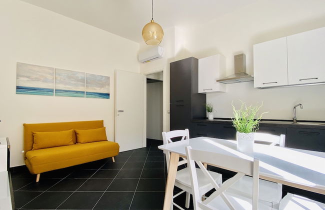 Cosy Flat with Sea View Balcony - Photo 4