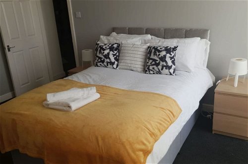 Photo 1 - Gateshead's Amethyst 3 Bedroom Apt, Sleeps 6 Guest