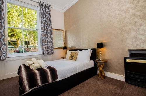 Photo 7 - Pimlico Chic Suite