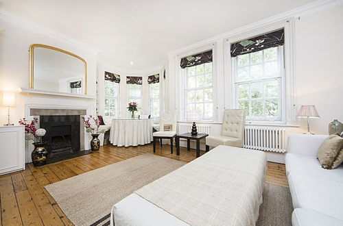 Photo 2 - Chelsea Beautiful 1 bed Apartment in Mansion Block With River View Cheyne Walk