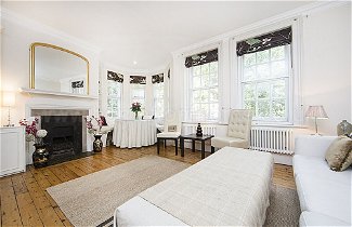 Photo 2 - Chelsea Beautiful 1 bed Apartment in Mansion Block With River View Cheyne Walk