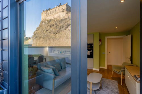 Photo 21 - Amazing 2 Bedroom Apartment With Views of Edinburgh Castle