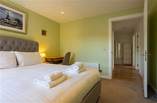 Photo 5 - Amazing 2 Bedroom Apartment With Views of Edinburgh Castle
