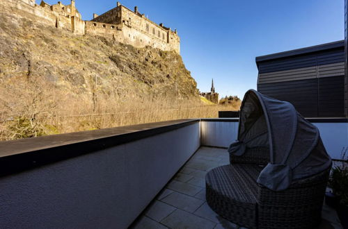 Photo 26 - Amazing 2 Bedroom Apartment With Views of Edinburgh Castle