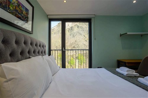 Photo 7 - Amazing 2 Bedroom Apartment With Views of Edinburgh Castle
