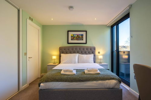 Photo 11 - Amazing 2 Bedroom Apartment With Views of Edinburgh Castle