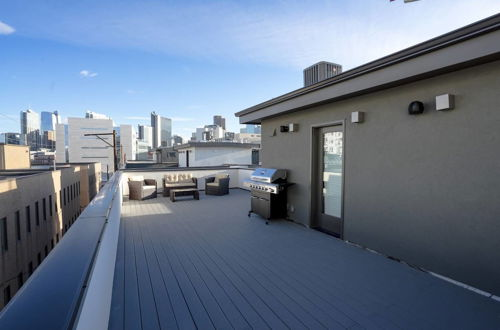 Foto 18 - Mile High Lifestyle Townhome in Golden Triangle Rooftop Views
