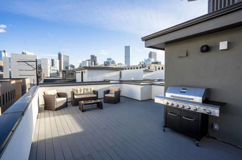 Foto 17 - Mile High Lifestyle Townhome in Golden Triangle Rooftop Views