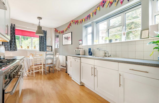 Majestic Home With Beautiful Garden in North West London by Underthedoormat - Foto 12