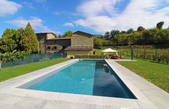 Stunning Private Villa for 4 Guests With Wifi, Private Pool, TV, Veranda, Pets Allowed and Parking - Foto 10