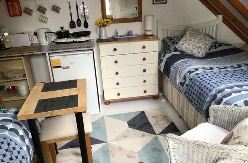 Photo 6 - Charming 2-bed Studio in Camborne