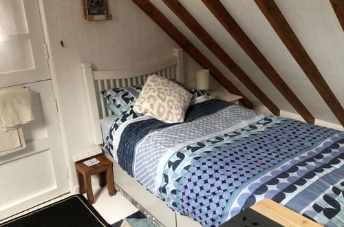 Foto 8 - Cozy Camborne Studio Retreat With two Single Beds