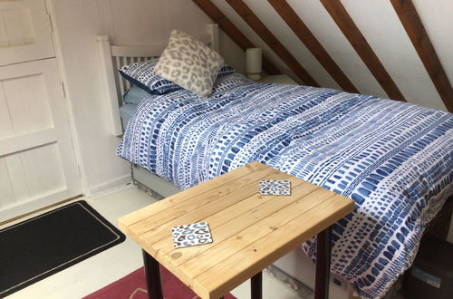 Foto 3 - Cozy Camborne Studio Retreat With two Single Beds