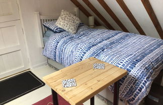 Foto 3 - Cozy Camborne Studio Retreat With two Single Beds