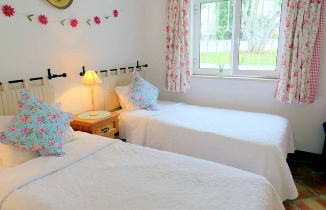 Immaculate 3-bed Villa in Guia Private Pool - Foto 2