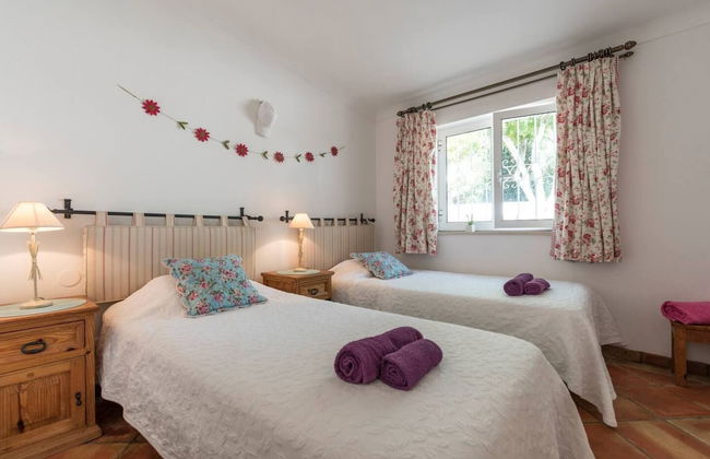 Immaculate 3-bed Villa in Guia Private Pool - Foto 10