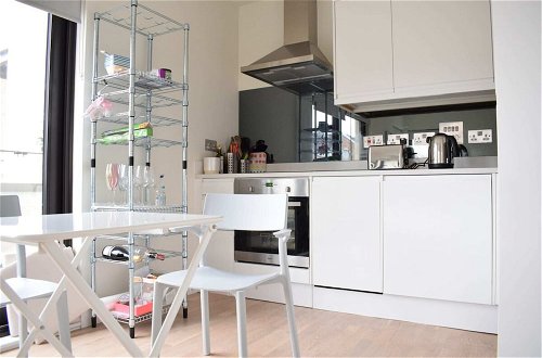 Photo 4 - Bright 1 Bedroom Flat in North London With Balcony