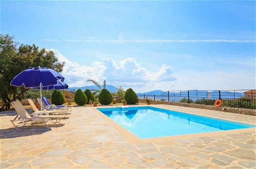 Foto 9 - Villa Yeraki Large Private Pool Sea Views A C Wifi - 981
