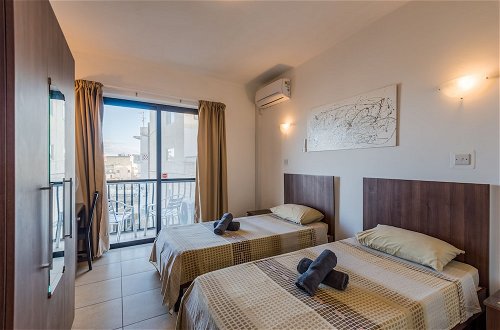 Foto 6 - Seashells 2 Bedroom Apartment by Getaways Malta