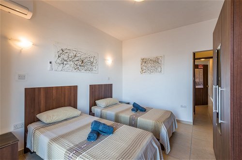 Foto 8 - Seashells 2 Bedroom Apartment by Getaways Malta