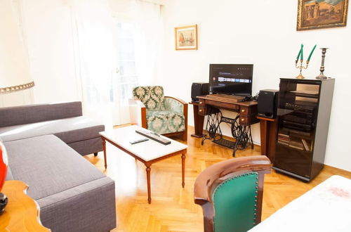 Photo 10 - Renovated apt in the Heart of Piraeus