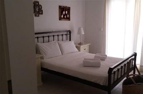 Photo 2 - Pernari Apartments