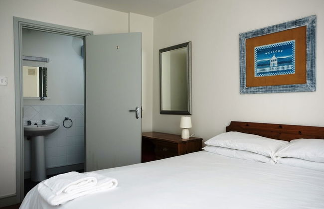 Spanish Cove Holiday Home Sleeps 5 - Photo 2