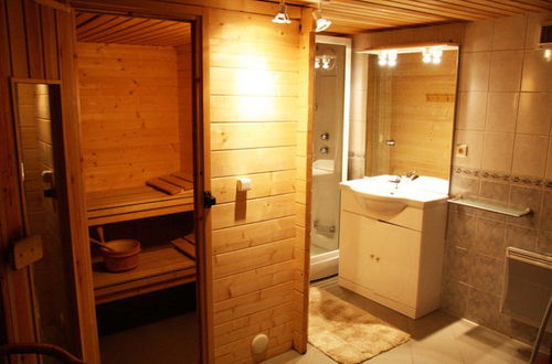 Photo 12 - Charming Chalet in Malmedy With Sauna