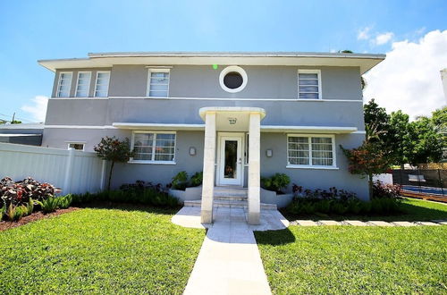 Photo 46 - Astonishing Bayshore Villa with Pool