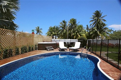 Photo 40 - Astonishing Bayshore Villa with Pool