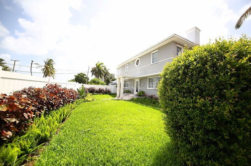 Photo 51 - Astonishing Bayshore Villa with Pool