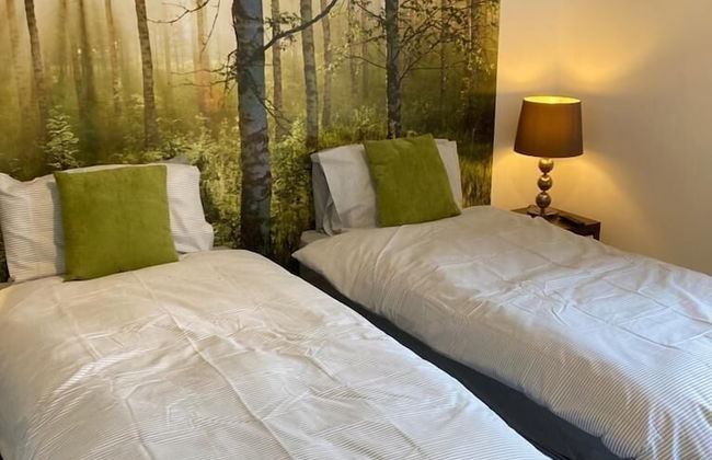 Stylish 3 Bedroom House Only 5 Mins From M6/m58 - Foto 12