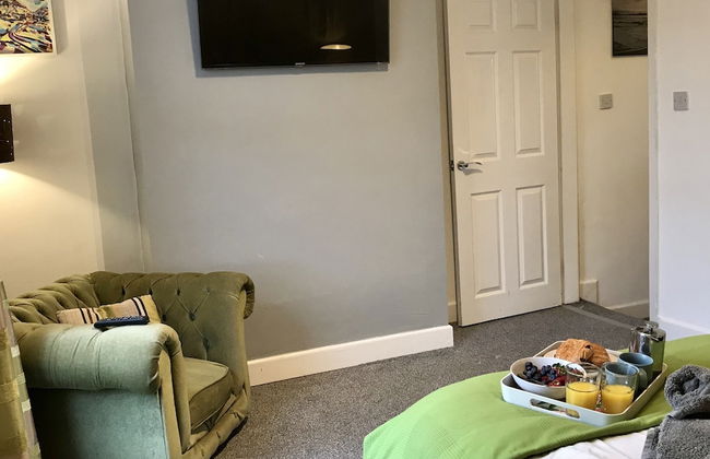 Stylish 3 Bedroom House Only 5 Mins From M6/m58 - Foto 4