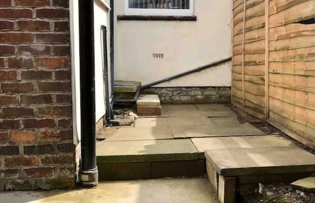 Stylish 3 Bedroom House Only 5 Mins From M6/m58 - Foto 28