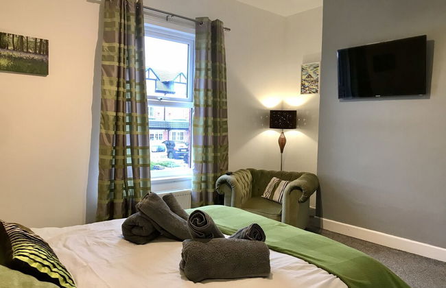 Stylish 3 Bedroom House Only 5 Mins From M6/m58 - Foto 7