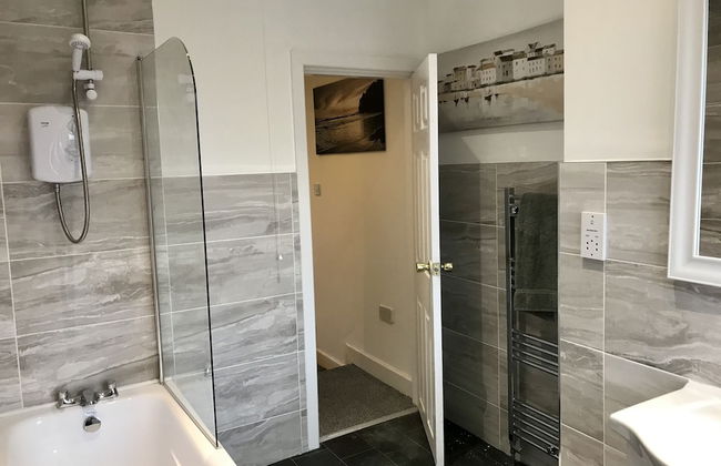 Stylish 3 Bedroom House Only 5 Mins From M6/m58 - Foto 13