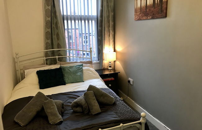 Stylish 3 Bedroom House Only 5 Mins From M6/m58 - Foto 8