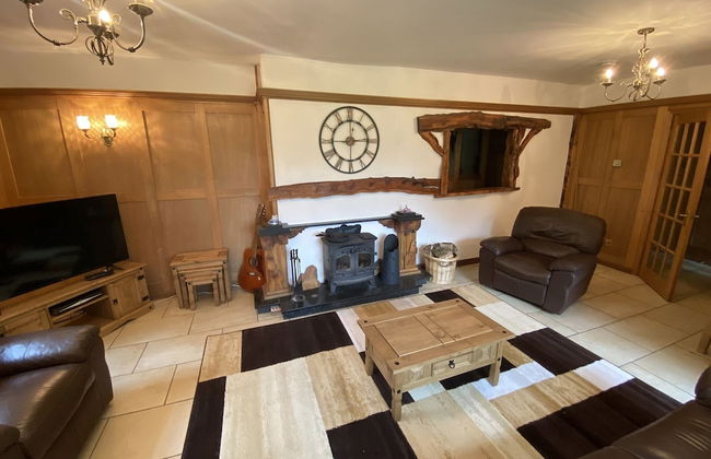 Country Cottage Sleeps 6 w/ Hot Tub & Dog-friendly - Foto 17