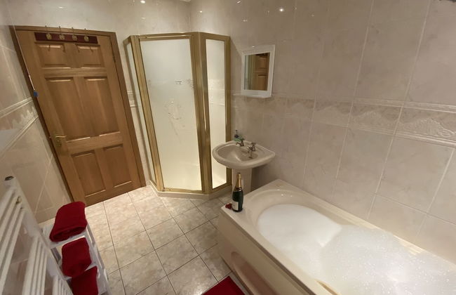 Country Cottage Sleeps 6 w/ Hot Tub & Dog-friendly - Foto 23