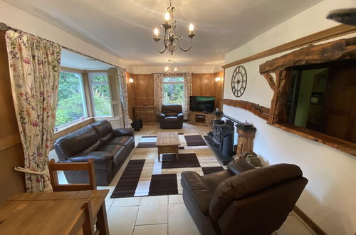 Photo 18 - Captivating Cottage With Hot Tub Included Sleeps 6