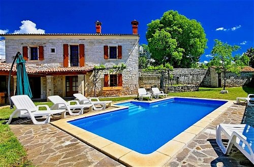 Foto 19 - Authentic Villa in Tinjan With Private Pool