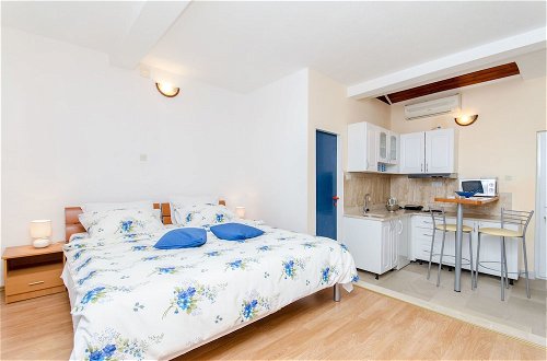 Foto 12 - Apartments and Room Napoli