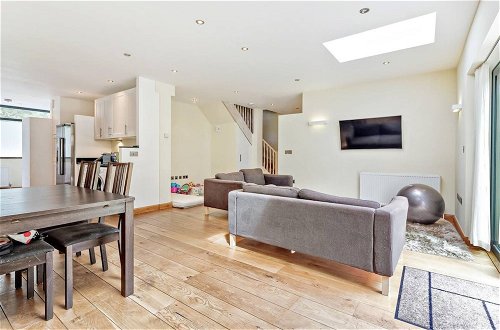 Photo 20 - Stylish and Bright 3 Bedroom Duplex in North London