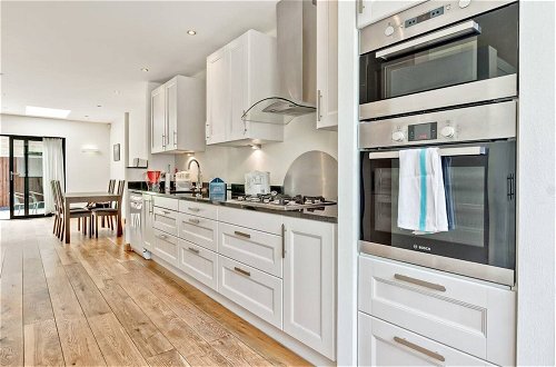 Photo 11 - Stylish and Bright 3 Bedroom Duplex in North London